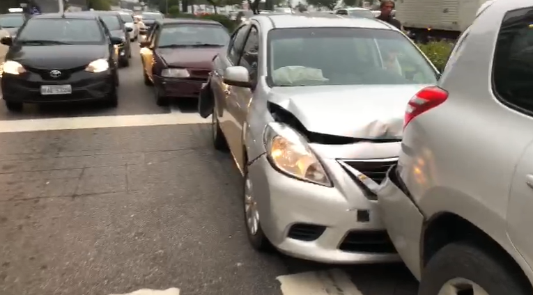 Acidente ocorreu na manh&atilde; desta segunda-feira (4) &mdash; Foto: GMF/Divulga&ccedil;&atilde;o/ND