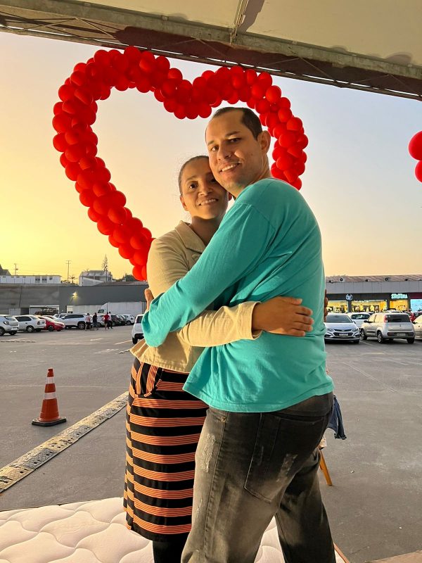 Foram guerreiros. Pen&uacute;ltimo casal a sair: Vanessa e Carlos – Foto: Divulga&ccedil;&atilde;o ND