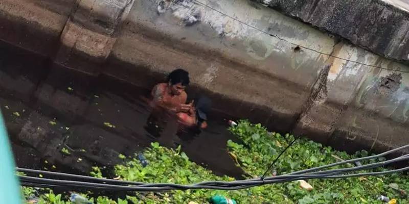 Casal &eacute; flagrado em momento &iacute;ntimo dentro de esgoto&nbsp; – Foto: Reprodu&ccedil;&atilde;o/Twitter @kaiquetherocha