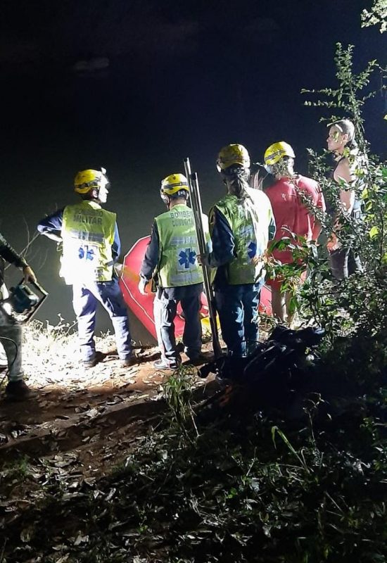 Corpo de Bombeiros em trabalho de resgate 