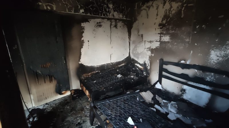 A Pol&iacute;cia Militar iniciou o combate &agrave;s chamas at&eacute; chegar os bombeiros. – Foto: Corpo de Bombeiros/ND