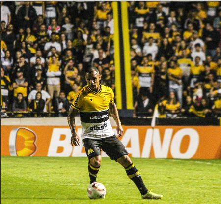 Crici&uacute;ma recebeu a Ponte Preta e s&oacute; empatou, na noite desta sexta (15) – Foto: Celso da Luz/Crici&uacute;ma EC/Divulga&ccedil;&atilde;o/ND