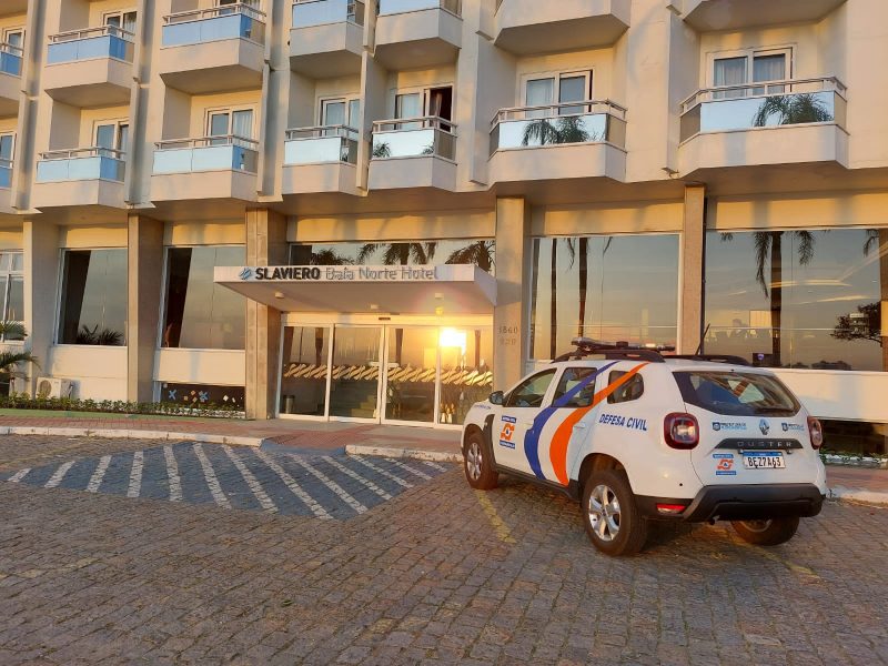 T&eacute;cnicos da Defesa Civil de Florian&oacute;polis vistoriaram a unidade antes da libera&ccedil;&atilde;o – Foto: Defesa Civil Florian&oacute;polis/Divulga&ccedil;&atilde;o/ND