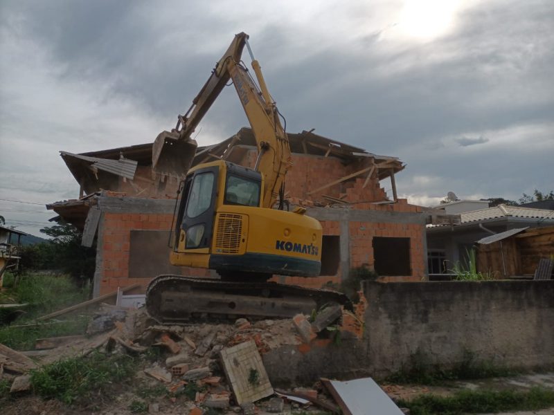 Obra n&atilde;o tinha os documentos necess&aacute;rios – Foto: Divulga&ccedil;&atilde;o/PMF/ND