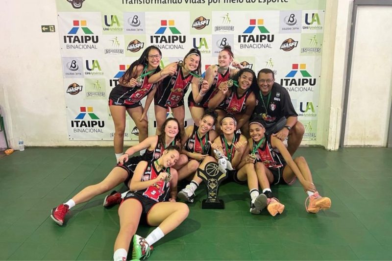 JEC/Gin&aacute;stico venceu as tr&ecirc;s partidas e ficou com o t&iacute;tulo Sul-Brasileiro Sub-17 – Foto: Divulga&ccedil;&atilde;o/ND