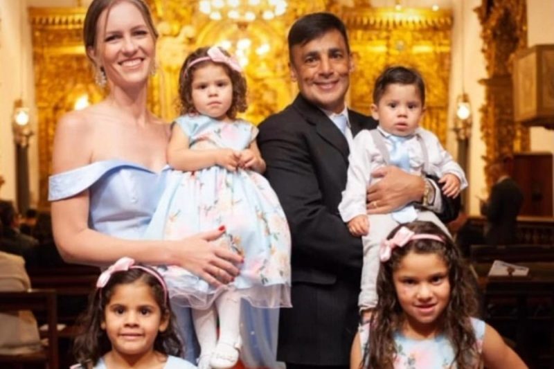 Batizado dos quatro filhos da fam&iacute;lia Macedo, de Mafra – Foto: Arquivo Pessoal/Divulga&ccedil;&atilde;o/ND