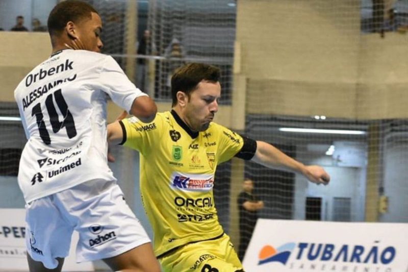 O reencontro das duas equipes foi de vit&oacute;ria para o Tubar&atilde;o no Estadual – Foto: Arquivo/Divulga&ccedil;&atilde;o/ND