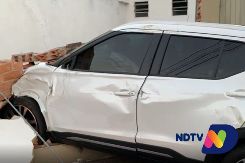 Acidente aconteceu no fim da tarde de ter&ccedil;a-feira (26), na regi&atilde;o central da cidade – Foto: Ricardo Alves/NDTV