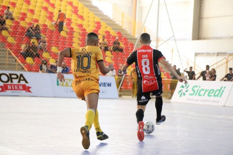 JEC Futsal comete dois erros, &eacute; derrotado e v&ecirc; a vice-lideran&ccedil;a escapar – Foto: Juliano Schmidt/JEC Futsal/Divulga&ccedil;&atilde;o/ND
