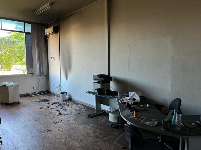 Inc&ecirc;ndio atingiu sala da prefeitura na noite desta quinta-feira (29) – Foto: Divulga&ccedil;&atilde;o/Prefeitura de Indaial/ND