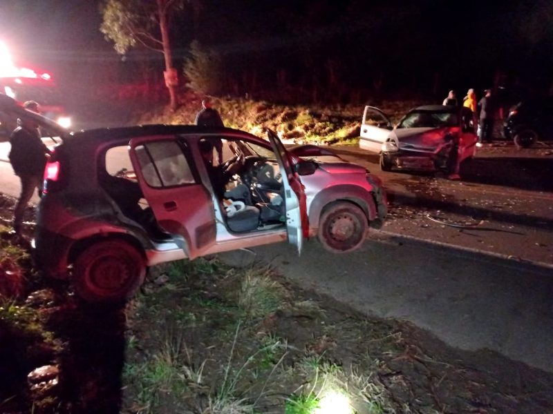 Tr&ecirc;s homens ficaram seriamente feridos durante a colis&atilde;o – Foto: Divulga&ccedil;&atilde;o/CBM SC/ND