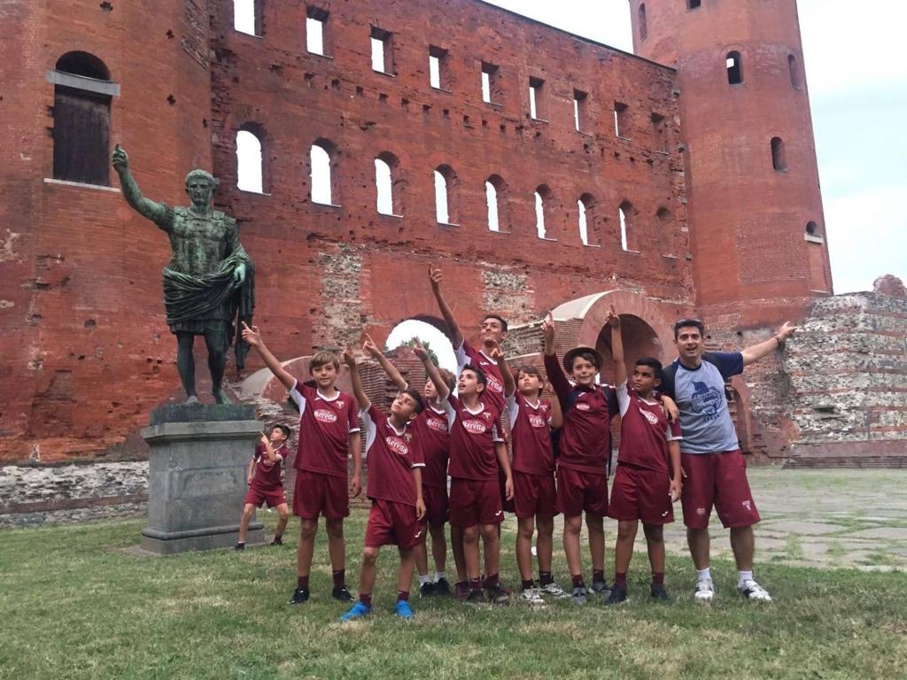 FOTOS: Tradicional clube europeu vai abrir academia de futebol em