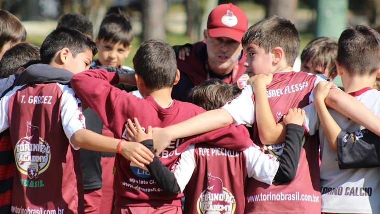 FOTOS: Tradicional clube europeu vai abrir academia de futebol em