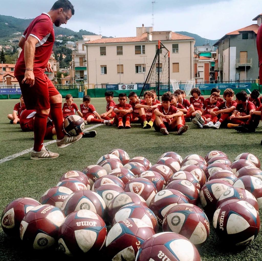 FOTOS: Tradicional clube europeu vai abrir academia de futebol em
