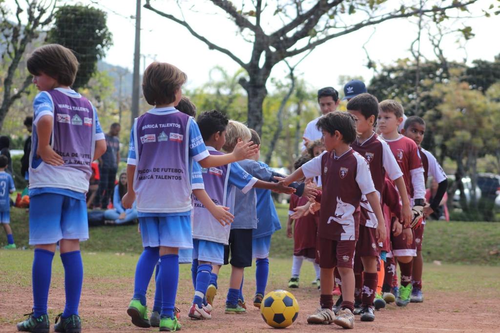 FOTOS: Tradicional clube europeu vai abrir academia de futebol em