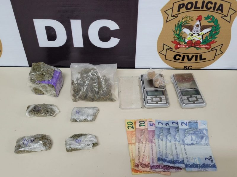 Homem foi preso depois de ter esquema de venda de drogas pela internet desvendado pela pol&iacute;cia – Foto: PCSC/Divulga&ccedil;&atilde;o/ND