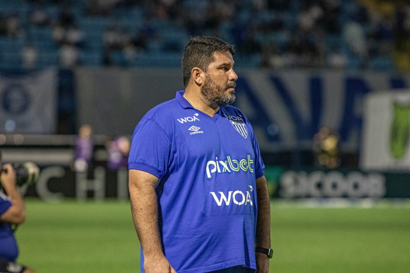 Eduardo Barroca ter&aacute; muitos desfalques – Foto: Frederico Tadeu/Ava&iacute; F.C