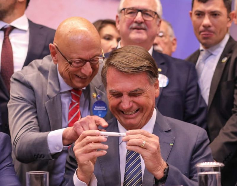 Senador Esperidi&atilde;o Amin e Jair Bolsonaro na conven&ccedil;&atilde;o que definiu apoio do PP para a reelei&ccedil;&atilde;o do presidente – Foto: Divulga&ccedil;&atilde;o/ND