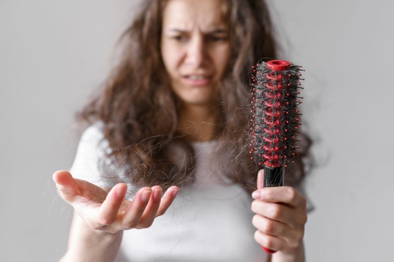 Excessive hair loss is the result of different problems of different origins - Photo: Freepik/Reproduction/ND