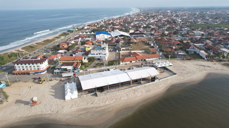 palco da festa da tainha