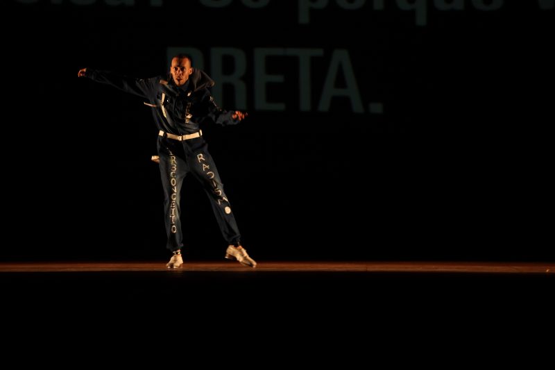 Para Bruno, dan&ccedil;ar &eacute; tamb&eacute;m uma forma de se posicionar – Foto: Maykon Lammerhirt/Divulga&ccedil;&atilde;o