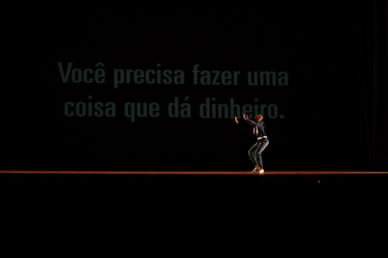 Bruno levou ao palco uma cr&iacute;tica a situa&ccedil;&otilde;es vividas no ambiente da dan&ccedil;a – Foto: Maykon Lammerhirt/Divulga&ccedil;&atilde;o