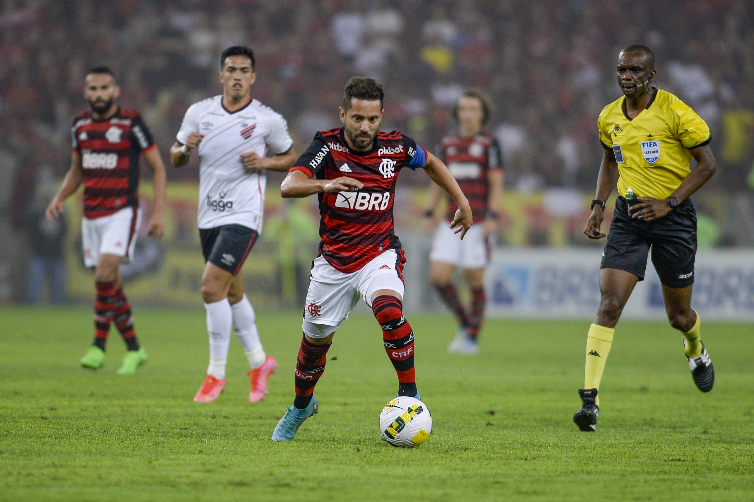 Vidente diz quem deve vencer o jogo Flamengo x Fluminense