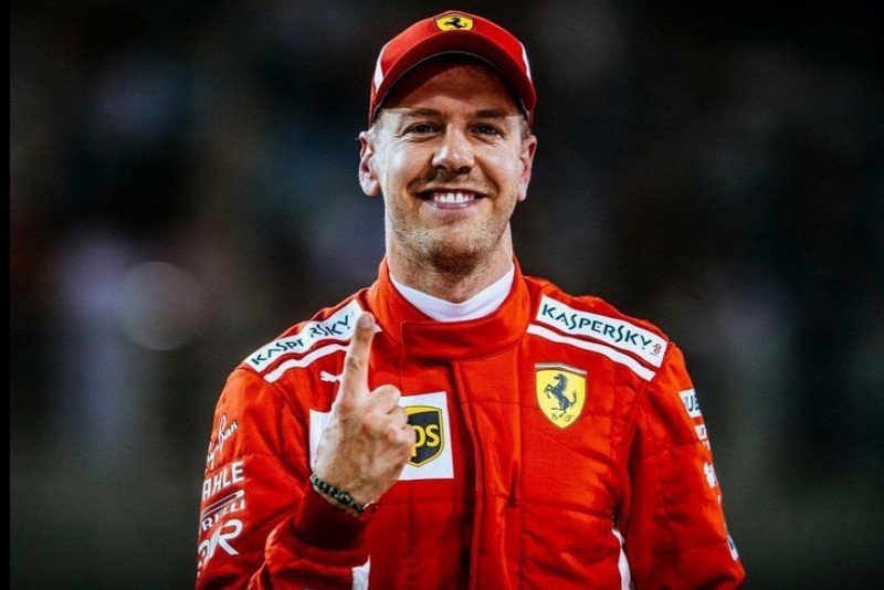 Vettel segue os passos do &iacute;dolo e vai para a ferrari – Foto: Ferrari