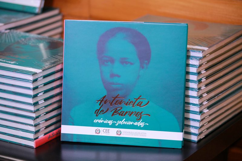 O lan&ccedil;amento da obra aconteceu na Assembleia Legislativa de Santa Catarina – Foto: Vicente Schmitt/Ag&ecirc;ncia AL/Divulga&ccedil;&atilde;o/ND