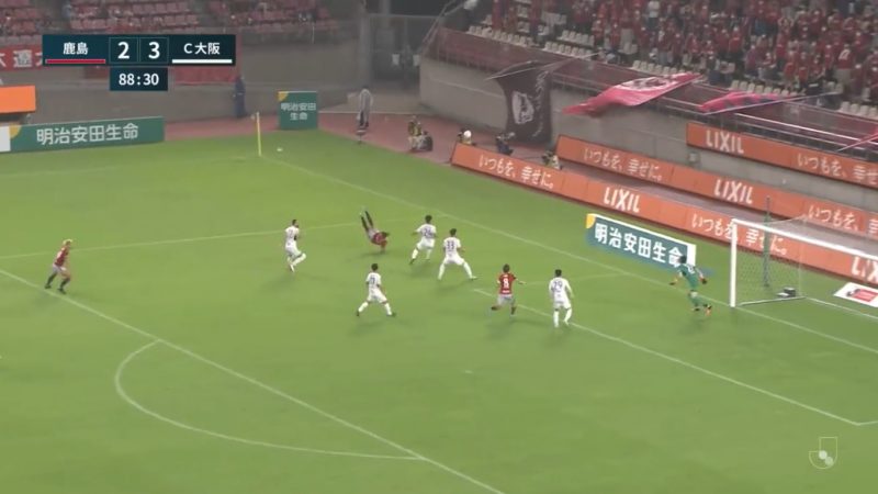Atacante Everaldo marca gol incrível no futebol japonês