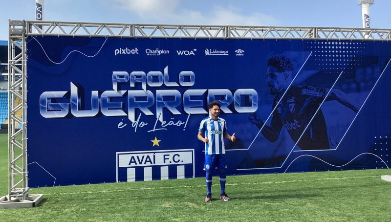 Paolo Guerrero &eacute; o novo refor&ccedil;o do Ava&iacute; – Foto: Ian Sell/ND