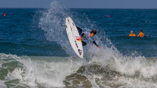 Brasileiro Lucas Silveira conquista QS3000 de Santa Cruz - Surf - Jornal  Record