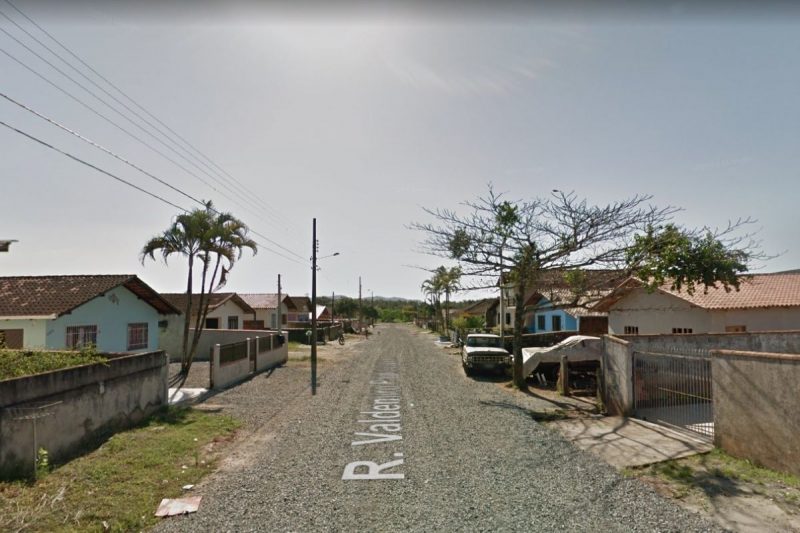 Crime aconteceu em uma casa no bairro Espinheiros &#8211; Foto: Google Maps/Reprodução