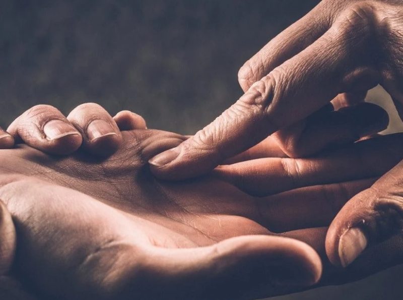 As supostas ciganas amea&ccedil;aram amaldi&ccedil;oar a atendente. – Foto: Reprodu&ccedil;&atilde;o/Internet