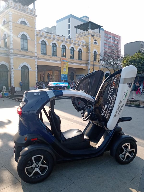Carro el&eacute;trico usado em projeto experimental da Guarda Municipal de Florian&oacute;polis – Foto: Fabio Gadotti/ND