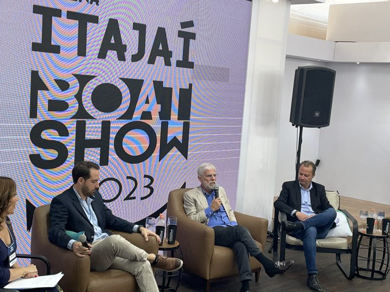 Carlos Gayoso de Oliveira, diretor da Marina; Ernani Paciornik, presidente do Grupo n&aacute;utica; e Evandro Neiva, secret&aacute;rio de Turismo de Itaja&iacute;, apresentam o novo nome do evento – Foto: Kassia Salles/ND