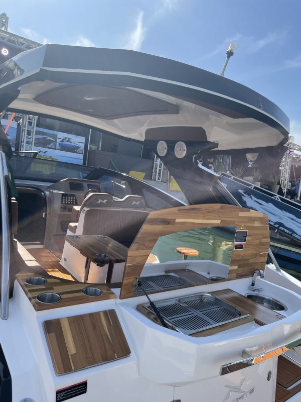 Barcos de luxo est&atilde;o &agrave; venda durante o evento – Foto: Kassia Salles/ND