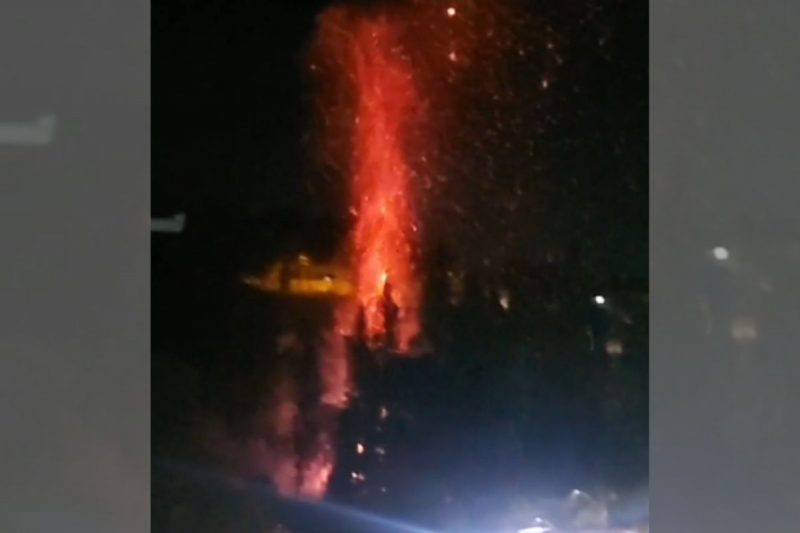 Chamas altas eram vistas de longe na zona Sul – Foto: Reprodu&ccedil;&atilde;o/Internet