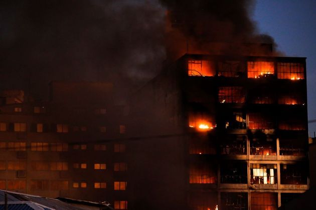 Inc&ecirc;ndio come&ccedil;ou por volta das 21h de domingo (10) – Foto: Suamy Beydoun/Estad&atilde;o Conte&uacute;do/Reprodu&ccedil;&atilde;o/ND