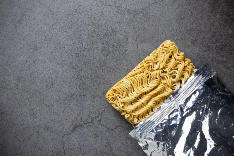 Macarr&atilde;o instant&acirc;neo e salsicha est&atilde;o entre os itens que tiveram salto acima da infla&ccedil;&atilde;o em 2022 – Foto: Freepik/Divulga&ccedil;&atilde;o/ND