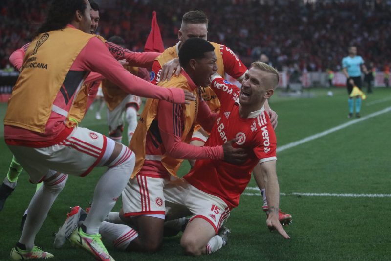 Alem&atilde;o fez o terceiro gol colorado na vit&oacute;ria de virada por 4 a 1 – Foto: Ricardo Duarte/SC Internacional/ND