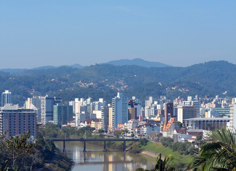 Calor deve voltar ap&oacute;s dias mais gelados em Blumenau – Foto: Getty Images/iStockphoto/ND