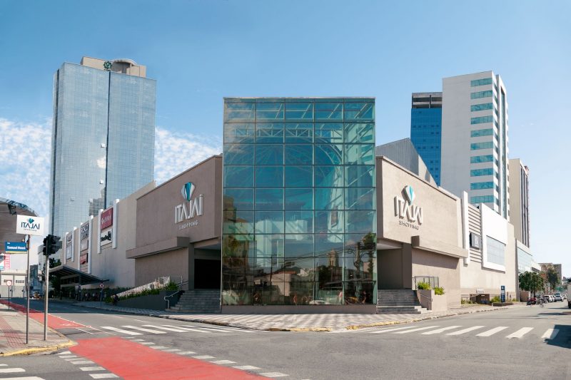 Fachada do Itajaí Shopping, em Itajaí, antes da edição de 2023 da Black Friday