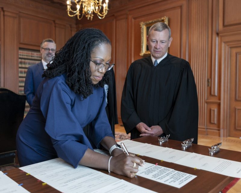 Ketanji Brown Jackson é a primeira mulher negra a servir na Primeira Corte dos EUA &#8211; Foto: AFP/ND
