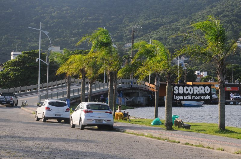 Constru&ccedil;&atilde;o era irregular e feita em &aacute;rea de preserva&ccedil;&atilde;o ambiental e da Marinha, segundo a Justi&ccedil;a – Foto: Leo Munhoz/ND
