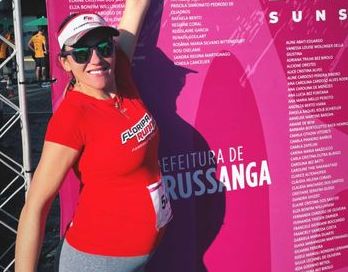 Gr&aacute;vida de nove meses, La&iacute;s Zapelini completou o percurso da corrida em Urussanga – Foto: Divulga&ccedil;&atilde;o/ND