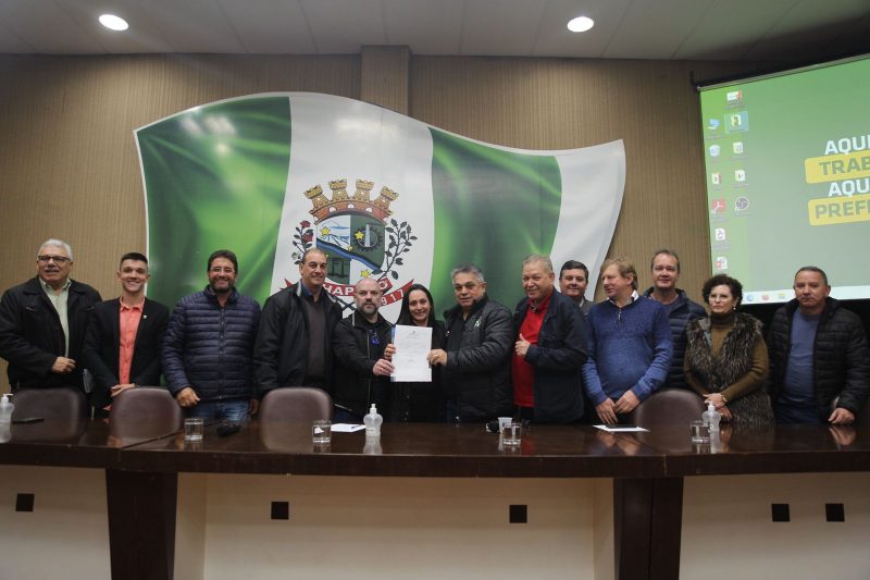 O pacote de obras foi assinado pelo prefeito de Chapecó, João Rodrigues. &#8211; Foto: Chapecó, pacote de obras, melhorias