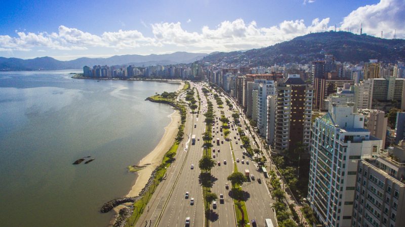 Avenida Beira-Mar Norte, no Centro de Florianópolis, Capital brasileira com a maior renda média por população – Foto: Leonardo Sousa/PMF/Divulgação/ND