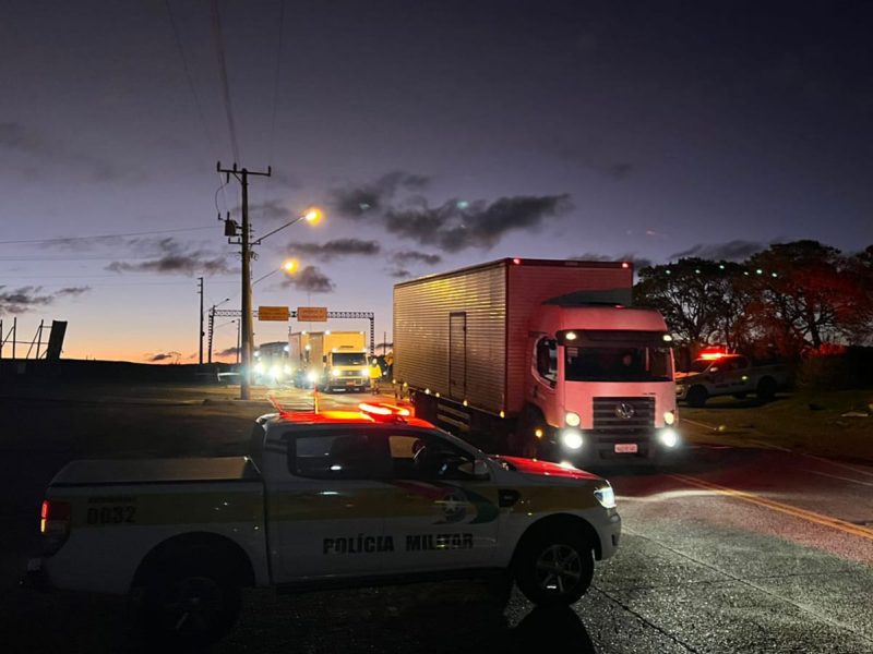 PMRv monitora e organiza o tr&acirc;nsito na SC-390 ap&oacute;s libera&ccedil;&atilde;o – Foto: PMRv/Divulga&ccedil;&atilde;o/ND