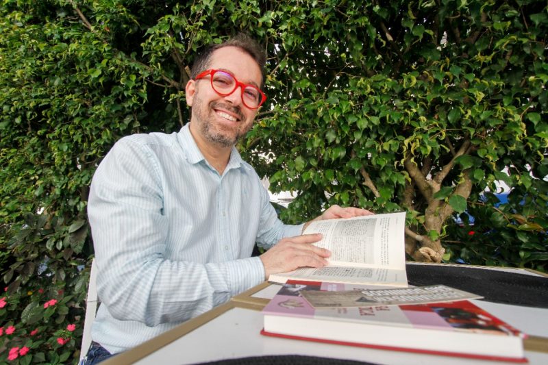 Professor Luiz Nilton Corr&ecirc;a morou durante sete anos nos A&ccedil;ores e ainda tem v&iacute;nculos com as ilhas – Foto: Divulga&ccedil;&atilde;o/ND